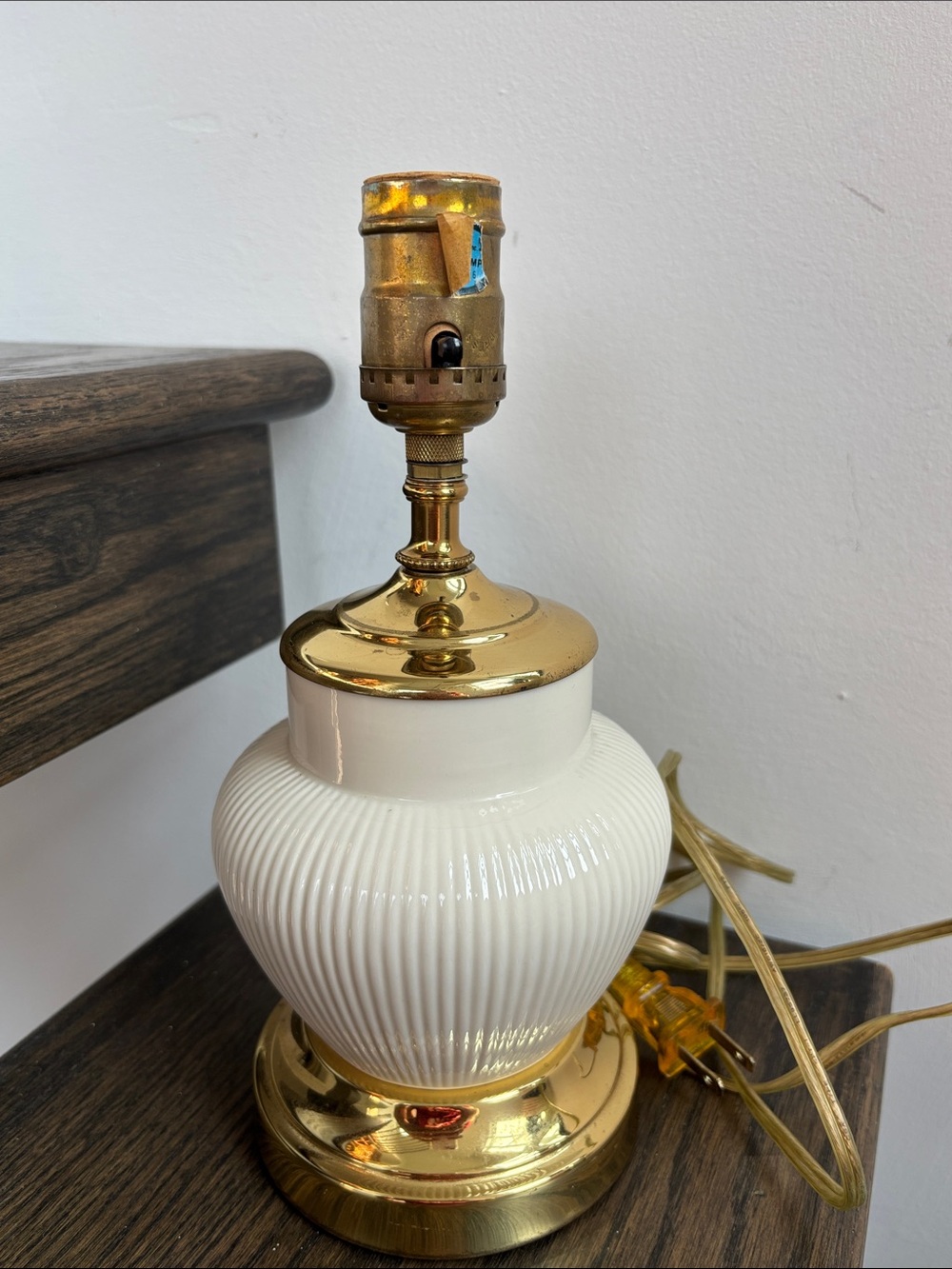 Vintage Lenox cream porcelain&brass table lamp,ribbed, made in USA, 10.5” tall